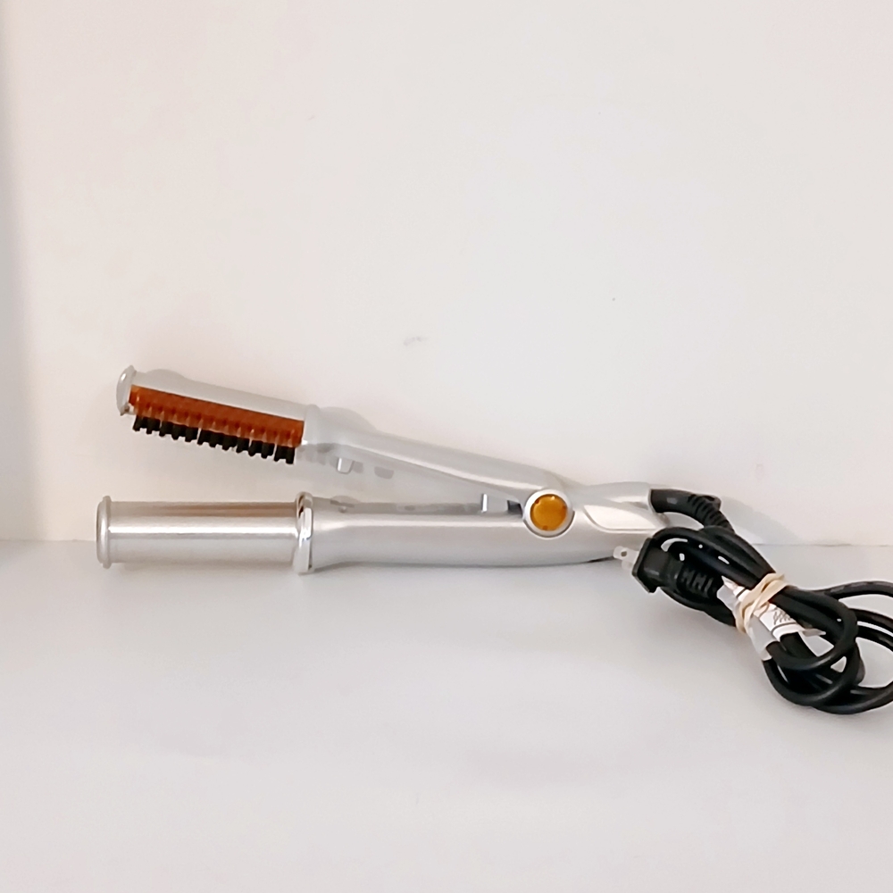 InStyler Rotating Hot Iron Straighting Brush. Three Power Settings Silver & Gold